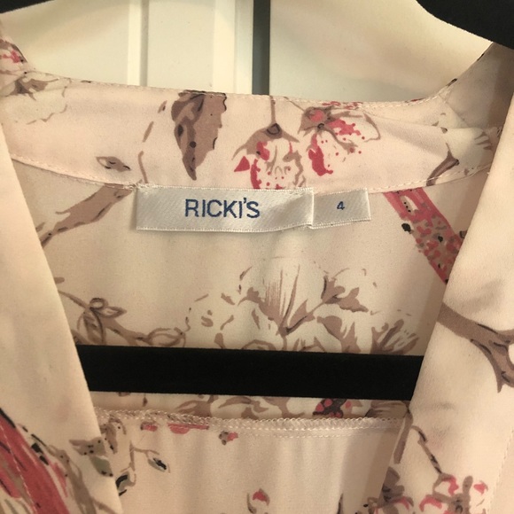 Peachy Pink Floral Blouse - Picture 3 of 3